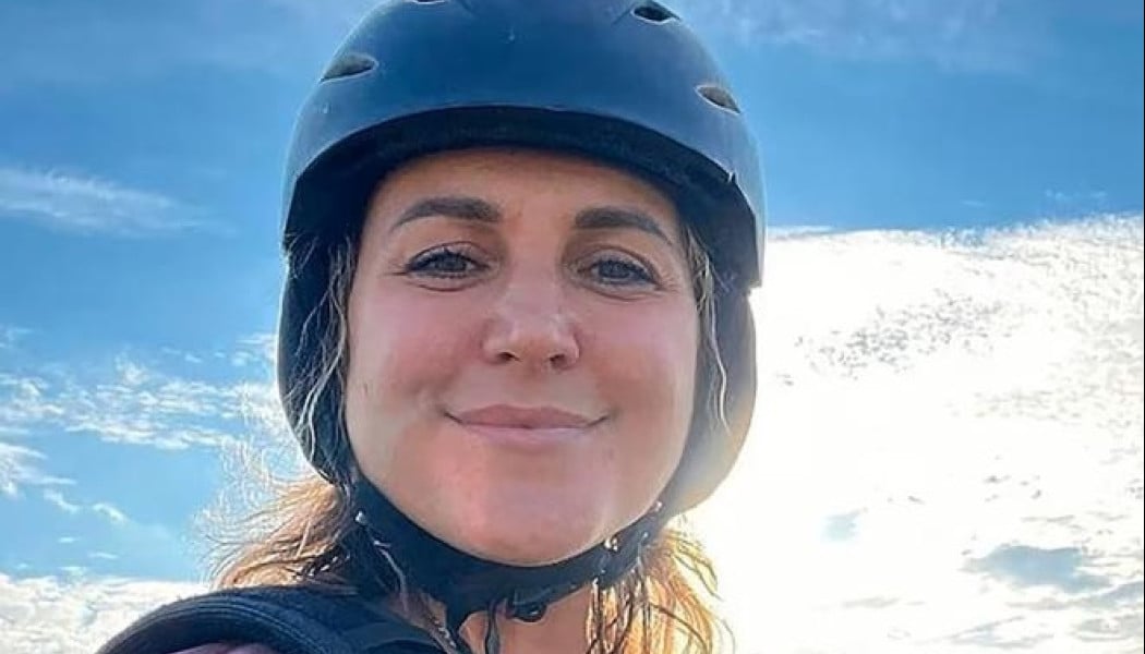 Μητέρα έπεσε από τα 88 μέτρα, βγάζοντας selfie μπροστά στον γιο της (Vid)