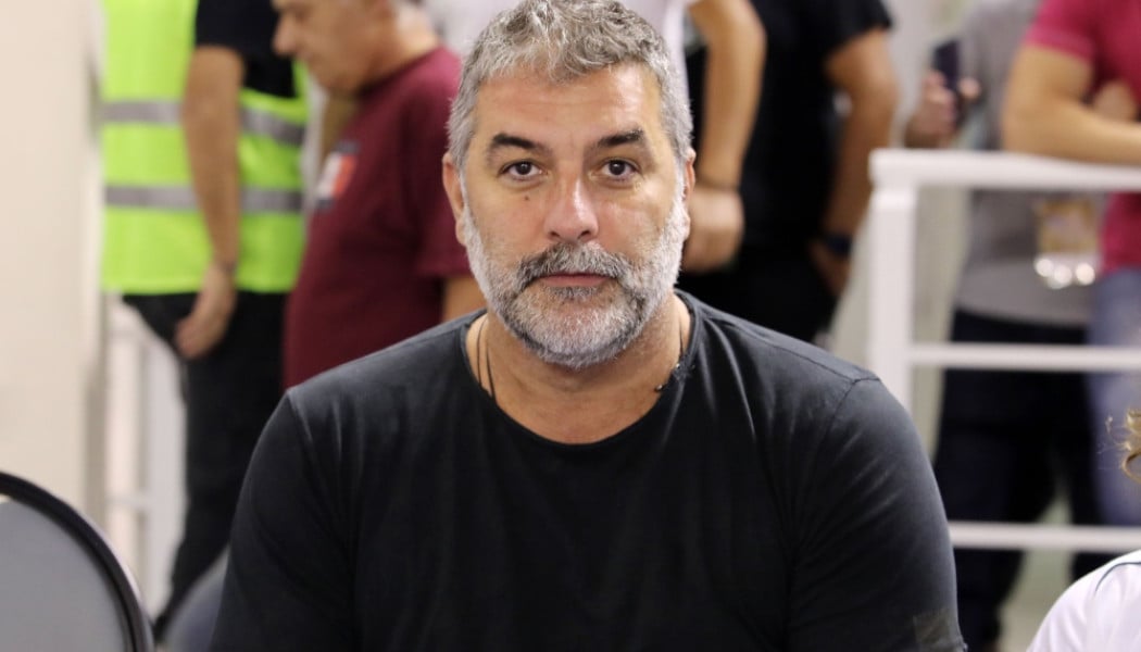 Η μέρα που ο αντισυμβατικός Βασίλης Μπισμπίκης, συμβιβάστηκε