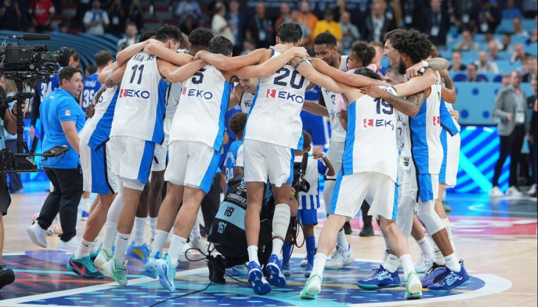 Πάρτι στα αποδυτήρια της Εθνικής! Απίστευτες στιγμές μετά το χάλκινο (vid)