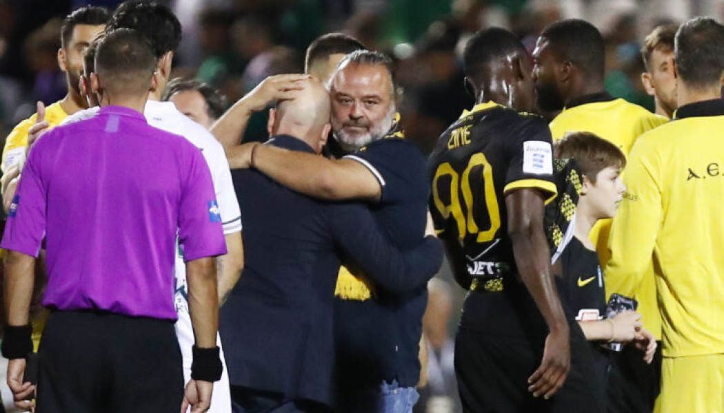 "Τρελαμένος" Ηλιόπουλος στη Λιβαδειά- Αγκαλιές με παίκτες και Νίκολιτς (VD)