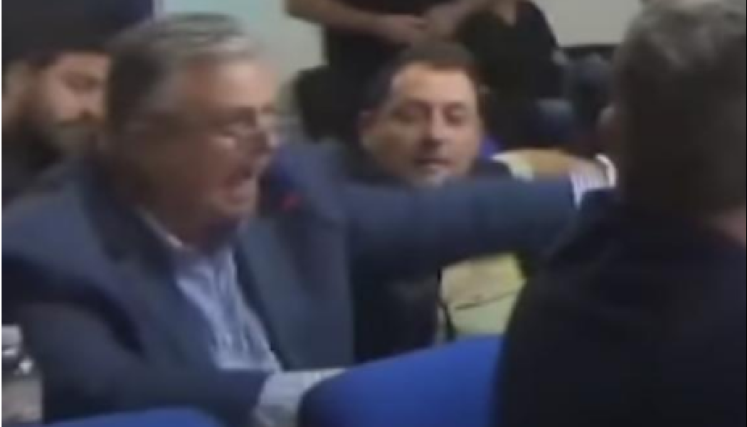 Μεσολόγγι: Σκηνές "ροκ" σε ΔΣ- "Πέθανες, θα κυκλοφορείς με φουστίτσα"! (VD)