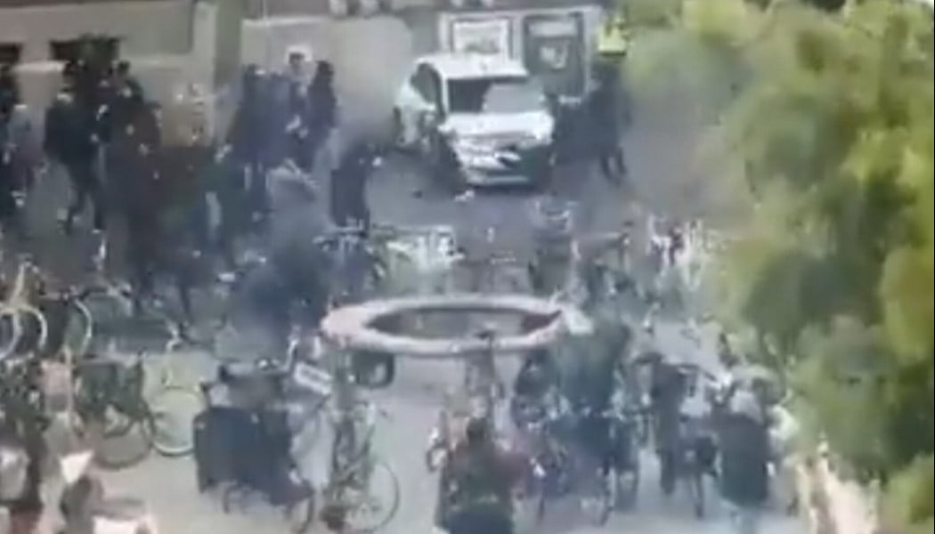 Ξύλο και των... γονέων πριν το Ουτρέχτη-Λυών! (vid)