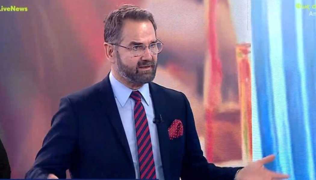 Σπάνιο "κλικ": Ο Μπαλάσκας συστήνει τη σύζυγό του και την πρώην γυναίκα του