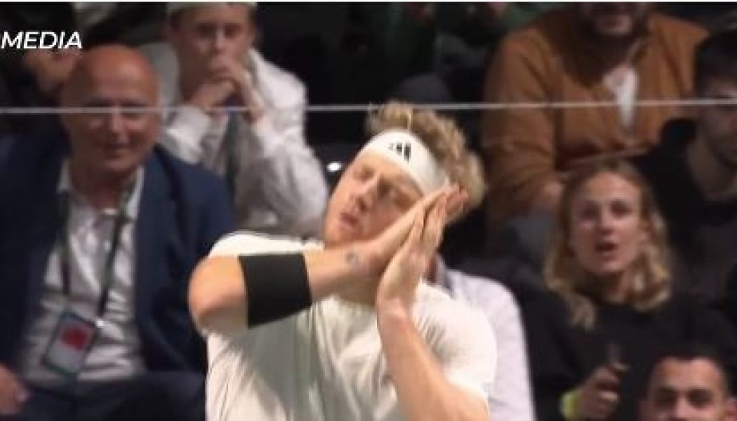 Τενίστας δέχθηκε αποδοκιμασίες και... έστειλε για ύπνο το κοινό (ΒΙΝΤΕΟ)