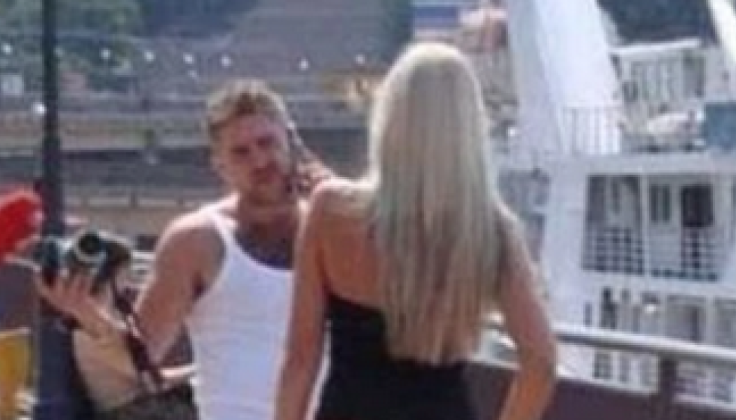 Τρελό σκηνικό με δυο κολλητές: Αν κάνουν αυτό δημόσια... (ΦΩΤΟ)