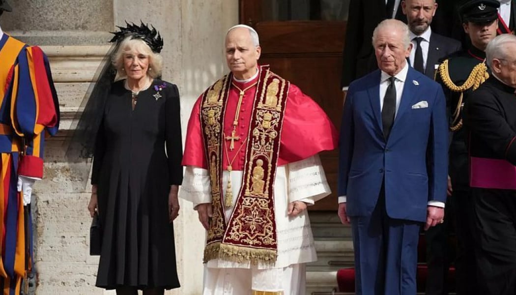 Το είδαμε κι αυτό! Ποιον διώχνει από την έπαυλη ο βασιλιάς Κάρολος