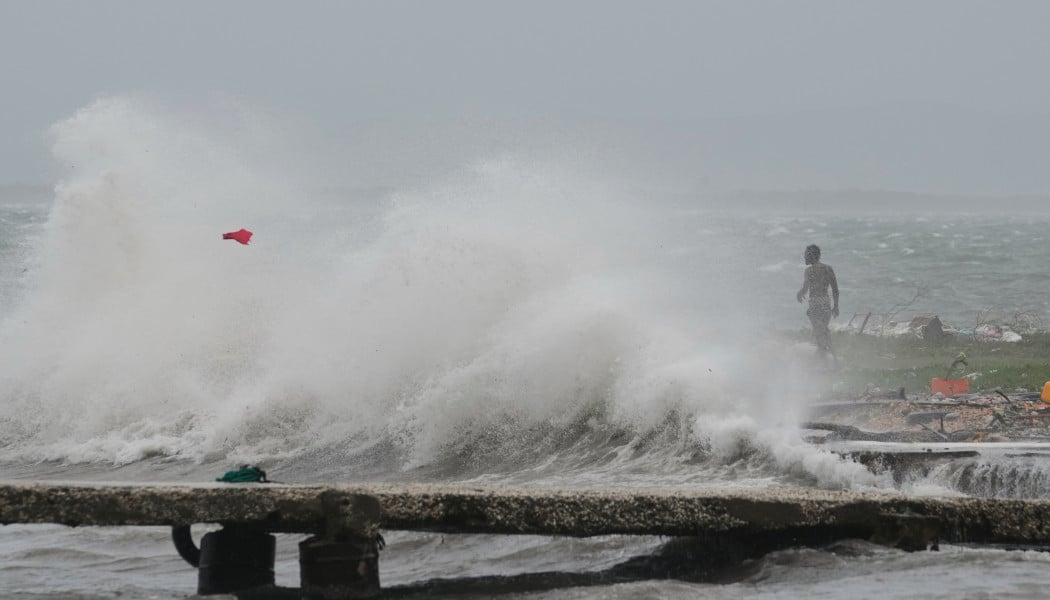 Ο τυφώνας Μελίσα "σαρώνει" - Προειδοποίηση για πλημμύρες!