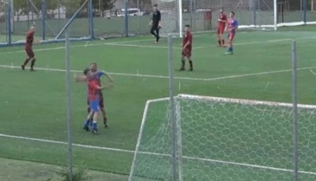 Τρελό ξύλο σε ματς Β’ ΕΠΣΑ - Και κλωτσιές και μπουνιές! (ΒΙΝΤΕΟ)