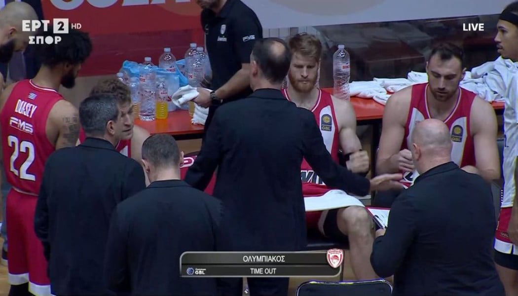 Πέταξε το πινακάκι ο έξαλλος Μπαρτζώκας! "Γιατί με εκθέτετε ετσι;" (ΒΙΝΤΕΟ)