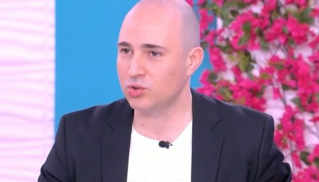 Ζόρικα τα πράγματα για Μπογδάνο! Σκέψεις μείωσης του "Κοινωνία Άνω – Κάτω"