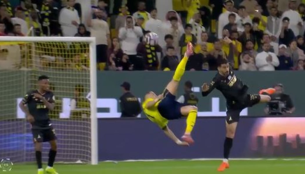 Ζήλεψε τον Γεντβάι ο Ρονάλντο - Ανάποδο ψαλιδάκι (BINTEO)