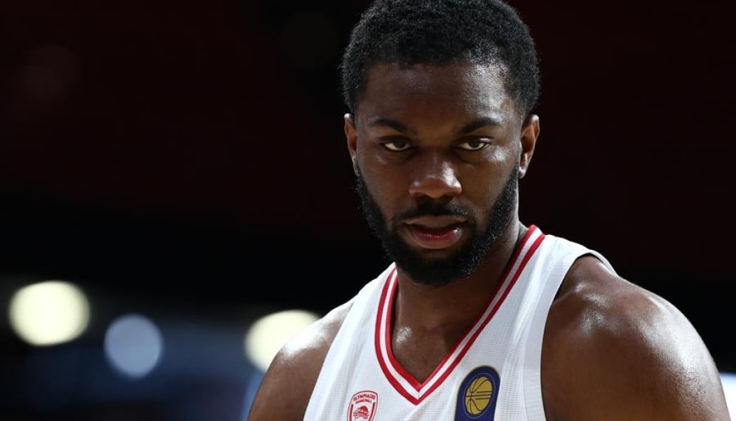 Αποθέωση Έβανς στα αποδυτήρια! Σύνθημα από Φουρνιέ (vid)