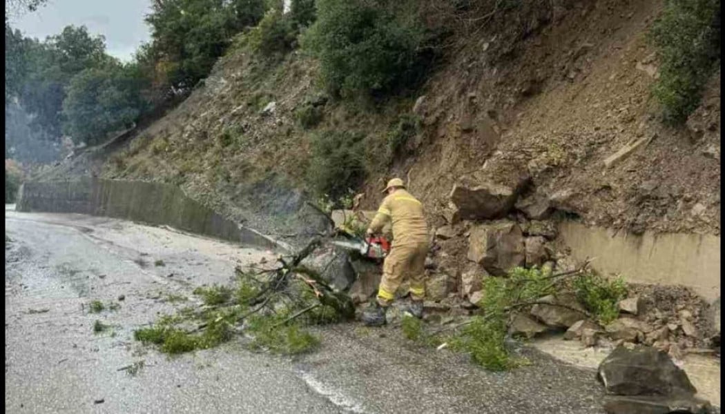 Μεγάλη κατολίσθηση στα Τζουμέρκα - Σπίτια κρέμονται στον γκρεμο (ΦΩΤΟ)