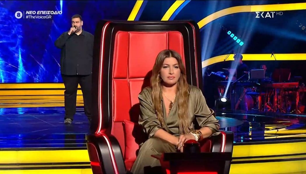 Το φιλί Παπαρίζου σε Μαζωνάκη που "πάγωσε" το πλατό του "The Voice" (Vid)