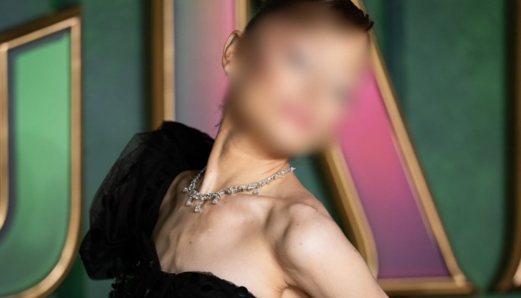 "Πάγωσε" διάσημη τραγουδίστρια - Σοκαριστική επίθεση από φαν! (ΒΙΝΤΕΟ)