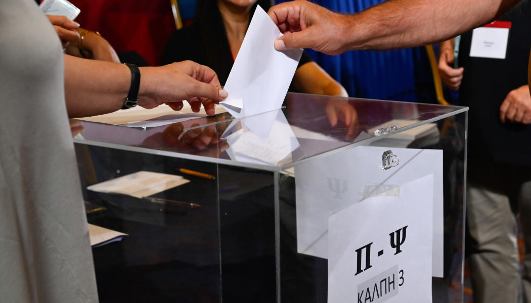 "Ριπές" κατά ΝΔ στη νέα δημοσκόπηση - Το χάσμα και τα δεδομένα για Τσίπρα