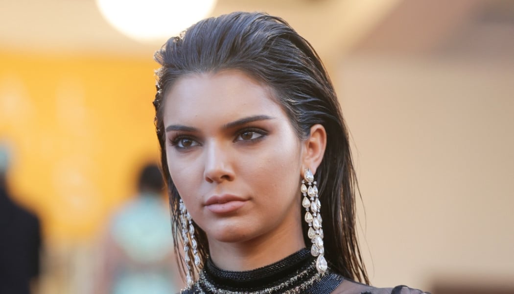 Σάλος με τη νέα φωτογράφιση της Κένταλ Τζένερ - Δείτε πώς πόζαρε (ΦΩΤΟ)