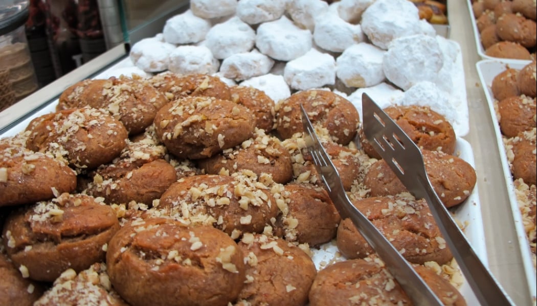 "Πικρά" και φέτος τα μελομακάρονα και οι κουραμπιέδες - Οι τιμές