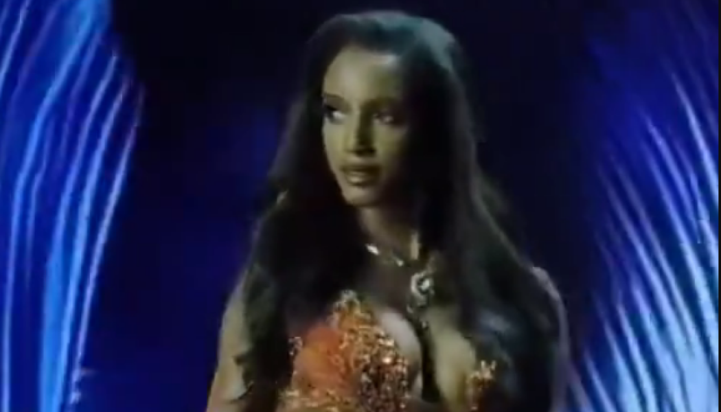 Στην εντατική η Μις Τζαμάικα μετά την πτώση στην πασαρέλα! (ΒΙΝΤΕΟ)