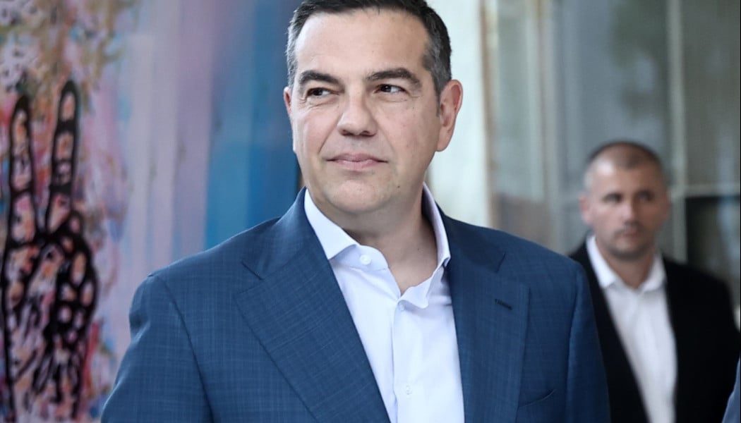 Ποιοι θα διαβάσουν πρώτοι το βιβλίο του Τσίπρα - Δεν το περιμένεις