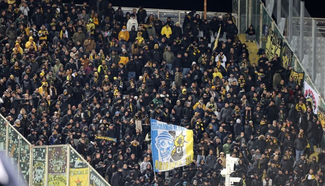 Απίστευτη ταλαιπωρία για τον κόσμο της ΑΕΚ - Πολλοί ακόμα εκτός γηπέδου