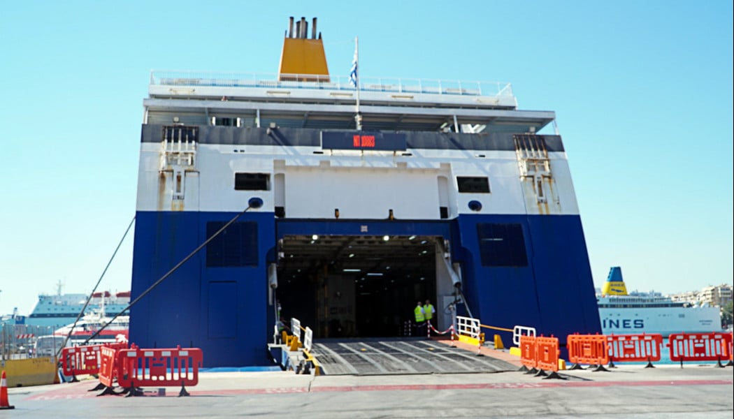 Άγρια επίθεση σε πλοίο - 63χρονος ξυλοκόπησε τη σύζυγό του