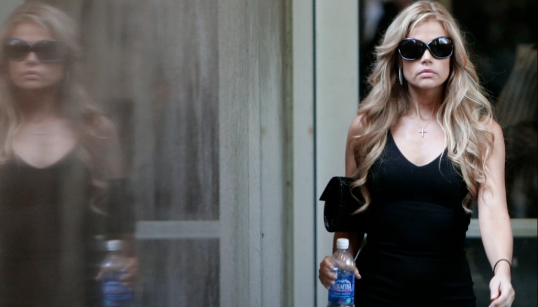 Ντύθηκε... κουνελάκι 20 χρόνια μετά τη γυμνή φωτογράφιση του Playboy!