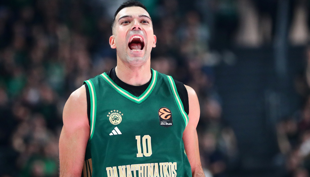 Ο Σλούκας... τρελάθηκε στο ΟΑΚΑ - Η χειρονομία στην εξέδρα! (ΒΙΝΤΕΟ)