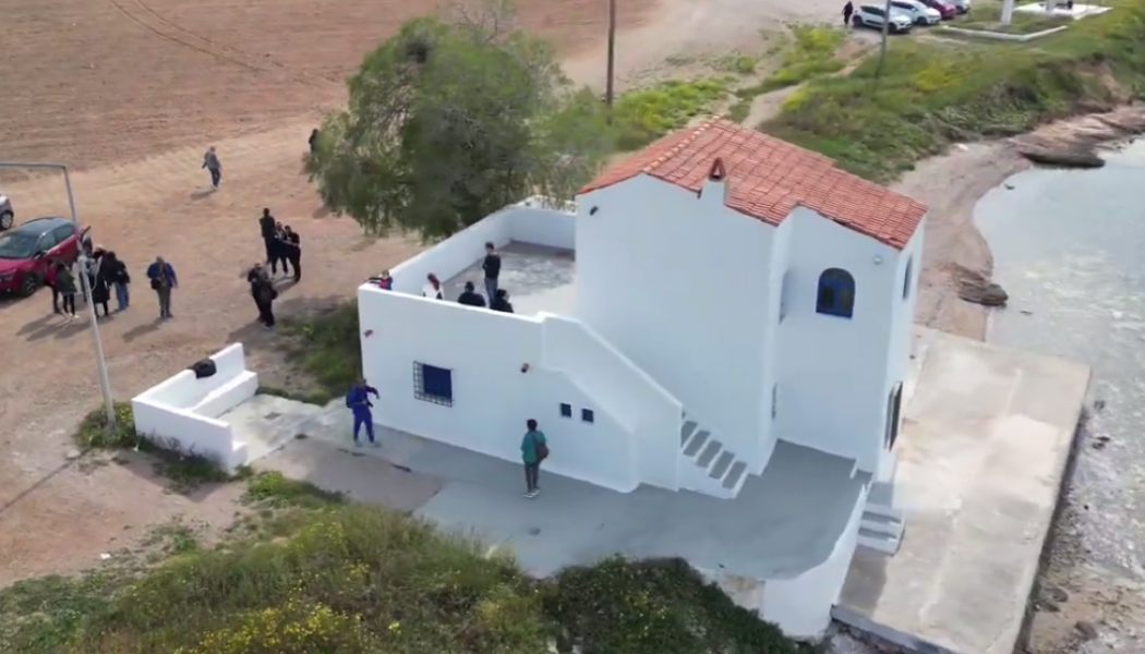 Κανείς δεν φαντάζεται τον ιδιοκτήτη αυτού του σπιτιού στη Σαλαμίνα