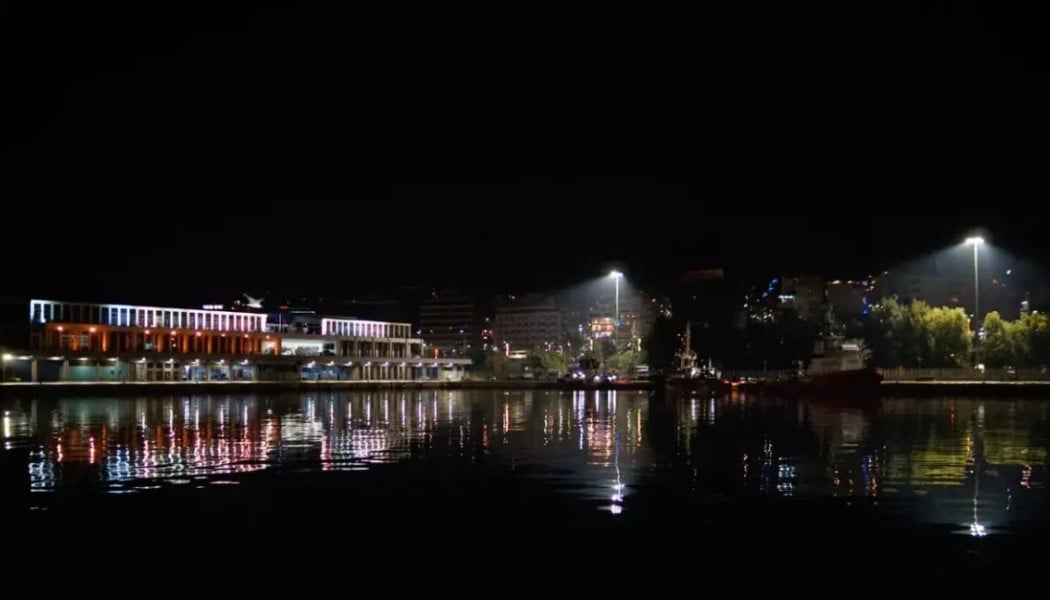 Χαμός στον Πειραιά! Άνδρας έπεσε στο λιμάνι