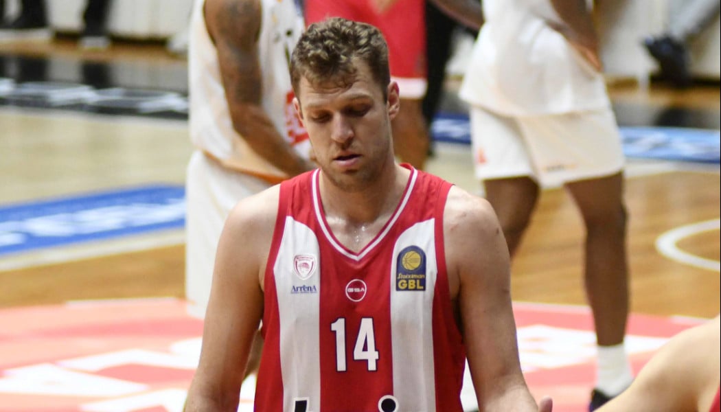 Βεζένκοφ: "Υπάρχει πολλή φασαρία εκτός της ομάδας - Δεχόμαστε κατάρες"