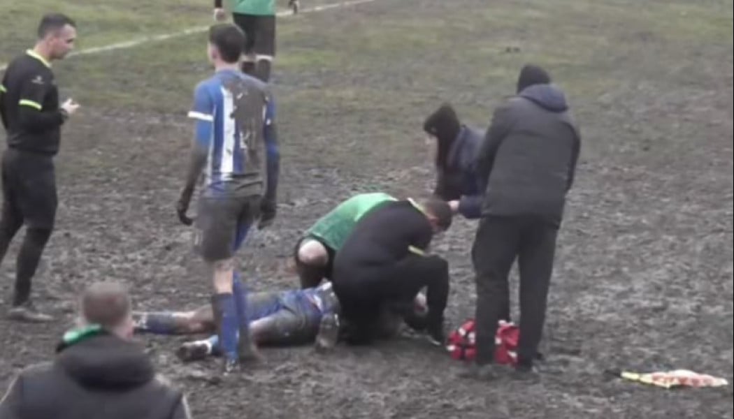Bοηθός διαιτητή έσωσε τη ζωή ποδοσφαιριστή (BINTEO)