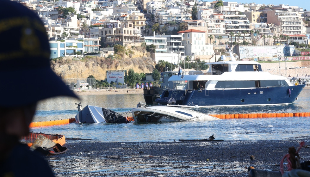 Ζέας: Βυθίστηκε η θαλαμηγός που είχε τυλιχτεί στις φλόγες - Τα αίτια 