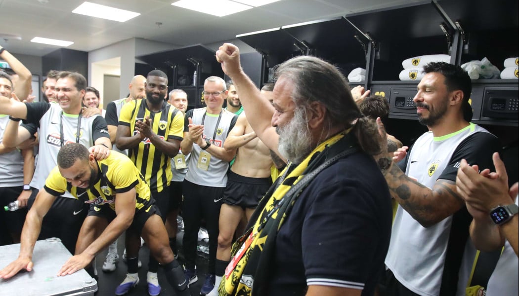 Έτσι έφτιαξε ο Super Mario τους παίκτες πριν το 2-1 της ΑΕΚ στη Σαμψούντα!