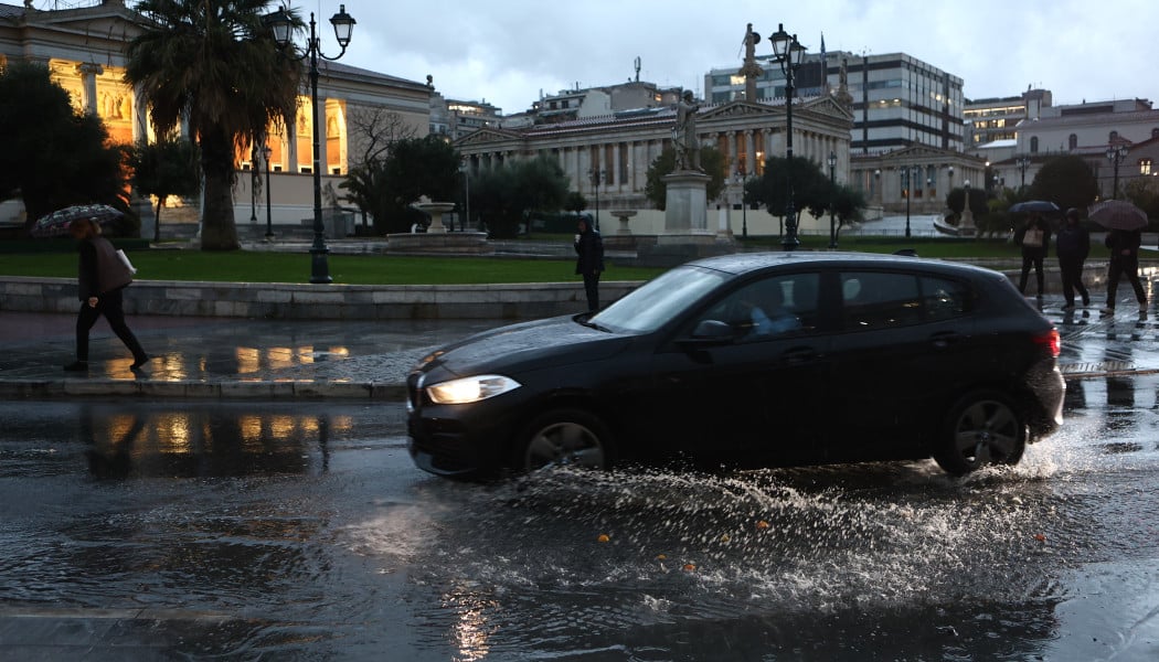 Στο έλεος της κακοκαιρίας και η Αττική - Ποιοι δρόμοι έχουν ήδη κλείσει!