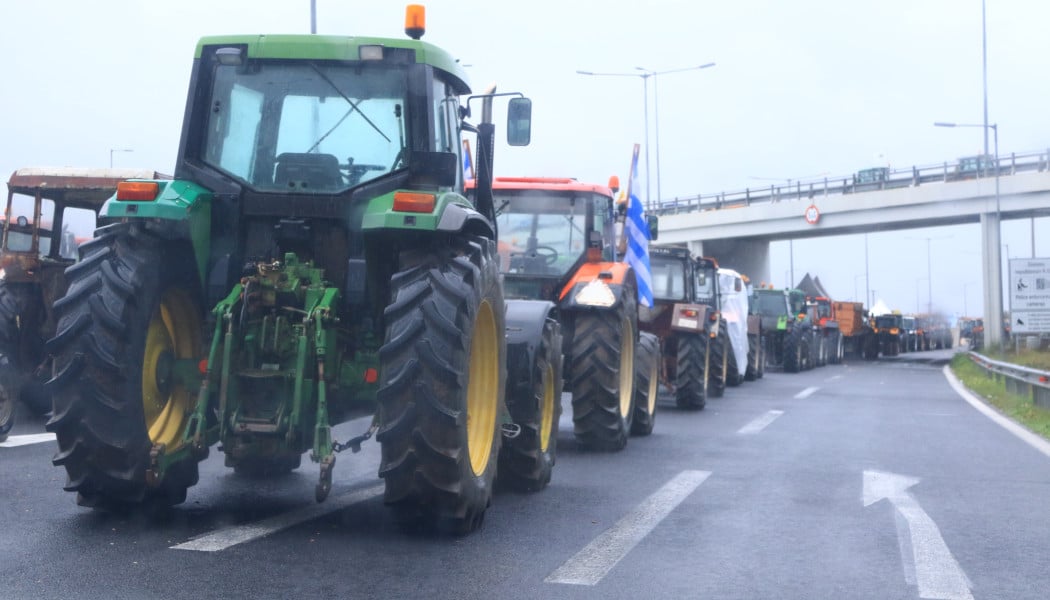 Αυξάνουν τα μπλόκα οι αγρότες! Αποφασισμένοι για Χριστούγεννα στον δρόμο