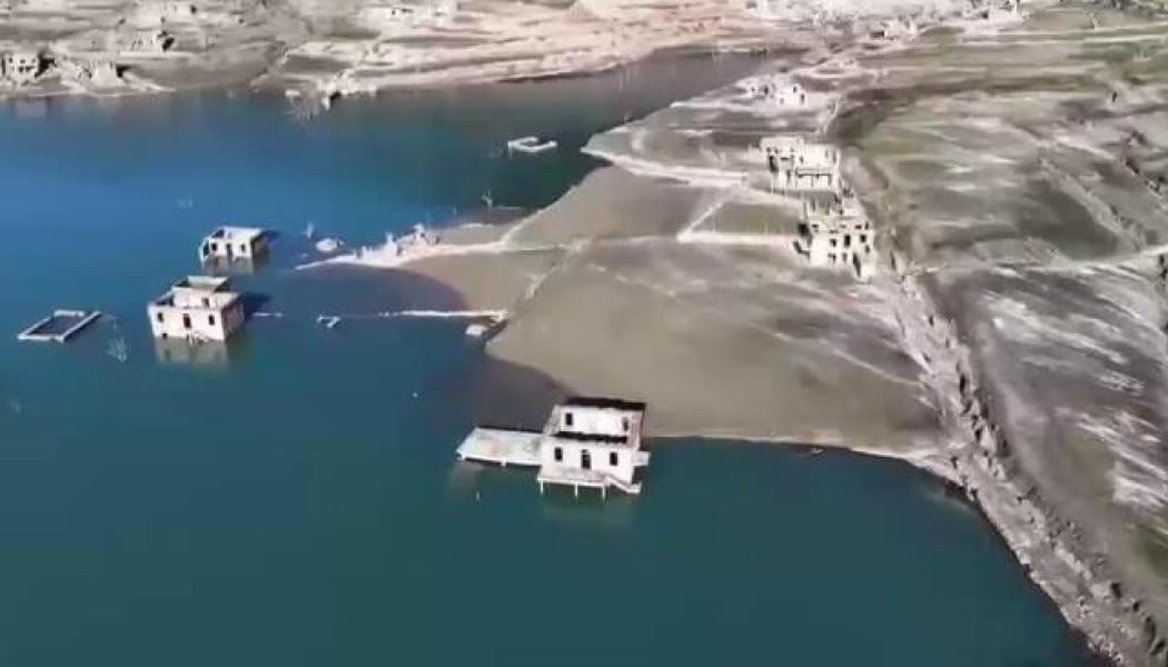 "Στεγνώνουν" Μόρνος - Υλίκη παρά τις βροχές: Σοκαριστικές εικόνες από drone