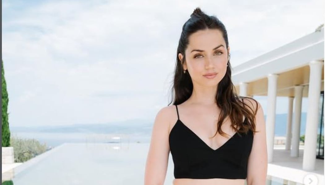 Ο Λούις Χάμιλτον και η Άνα ντε Άρμας ήρθαν πολύ κοντά στη Formula 1 (ΦΩΤΟ)