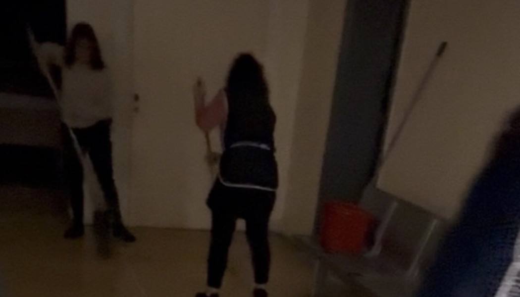 ΑΣΟΕΕ: Πλημμύρισε η αίθουσα εν ώρα μαθήματος (ΒΙΝΤΕΟ)