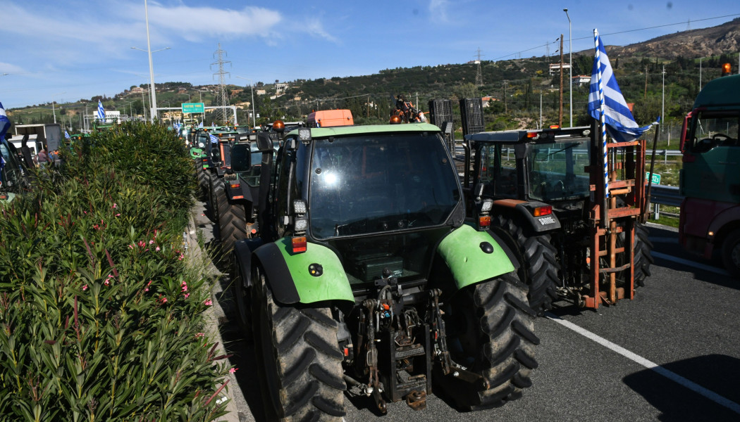 Πάνω από 50 μπλόκα σε όλη τη χώρα - Κλιμάκωση ενόψει των επόμενων ημερών