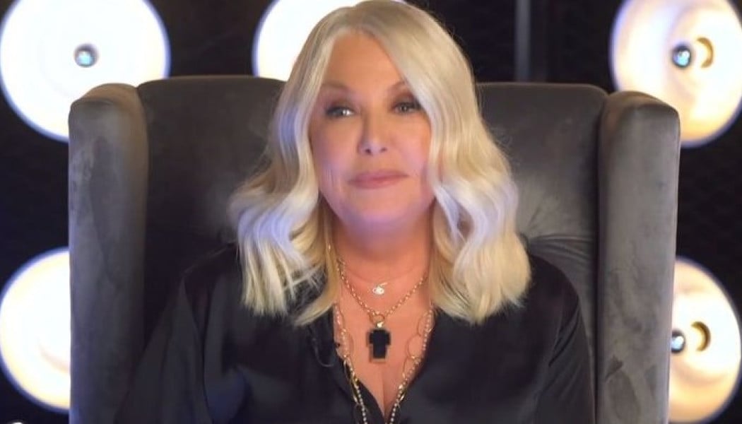 Κουκλάρα! Η εικόνα τής Ρούλας Κορομηλά που κάνει τον γύρο του διαδικτύου