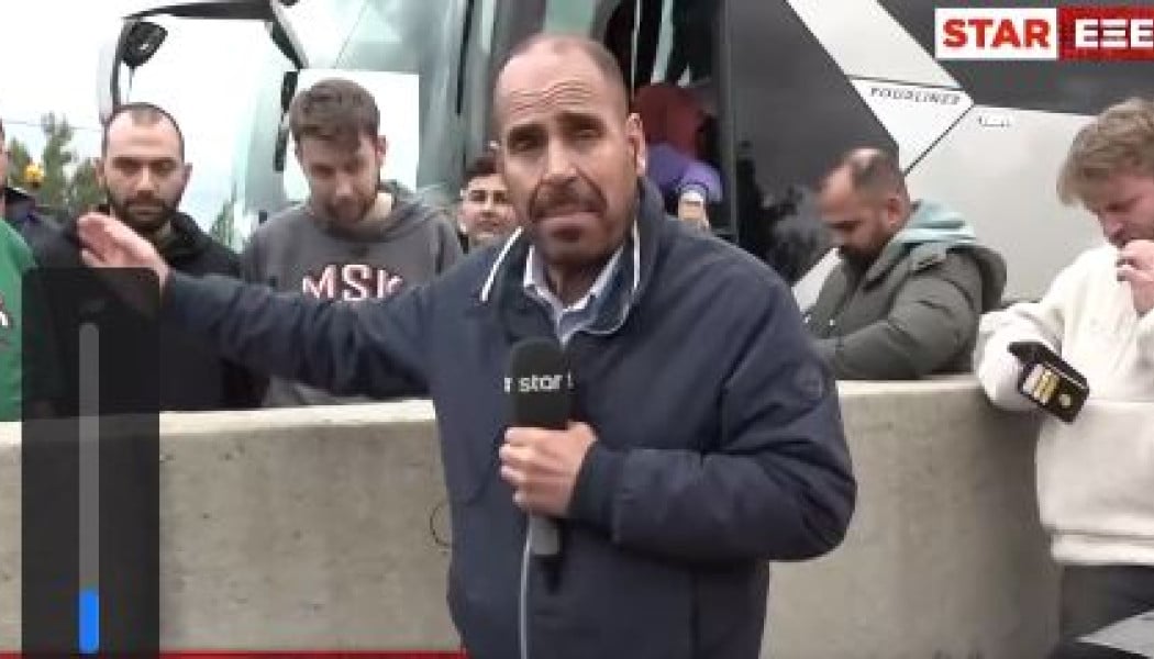 Ομάδα μπάσκετ της Τουρκίας δεν μπορεί να περάσει το μπλόκο αγροτών (Vid)