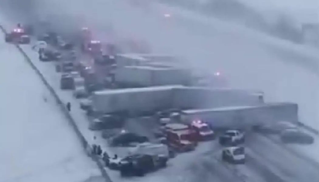 Χάος: Καραμπόλα 50 οχημάτων σε αυτοκινητόδρομο μετά από χιονόπτωση! (Vid)