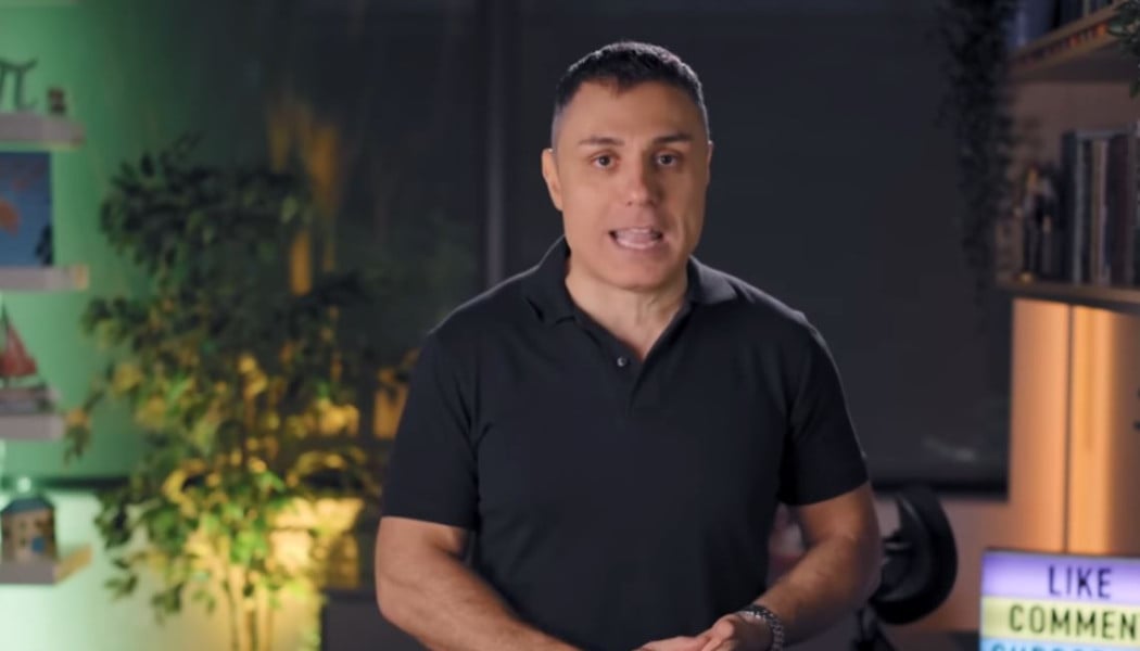 Κοντά 400.000 views σε 10 μέρες: Ο λόγος που σαρώνει στο YouTube