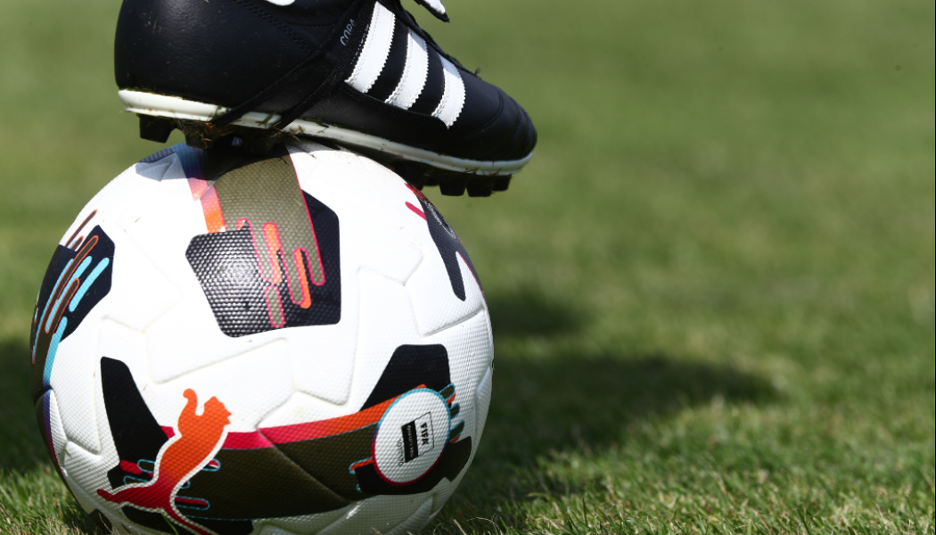 Χάος! Οπαδοί έβαλαν φωτιά το γήπεδο γιατί η ομάδα τους υποβιβάστηκε