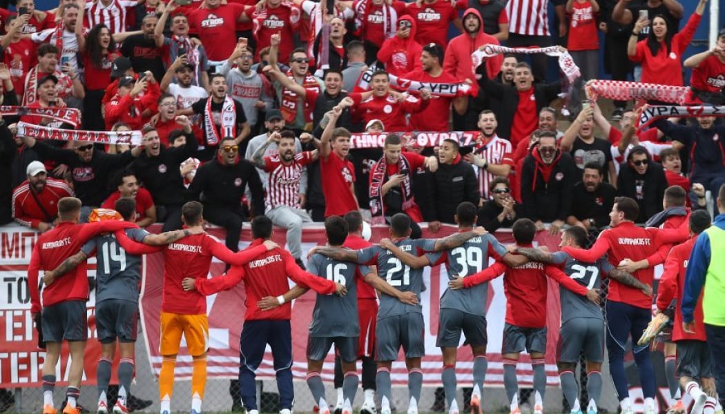 Η αποθέωση στη Σύρο για Ολυμπιακού, η υποδοχή του κόσμου & ο Πρίντεζης (vd)