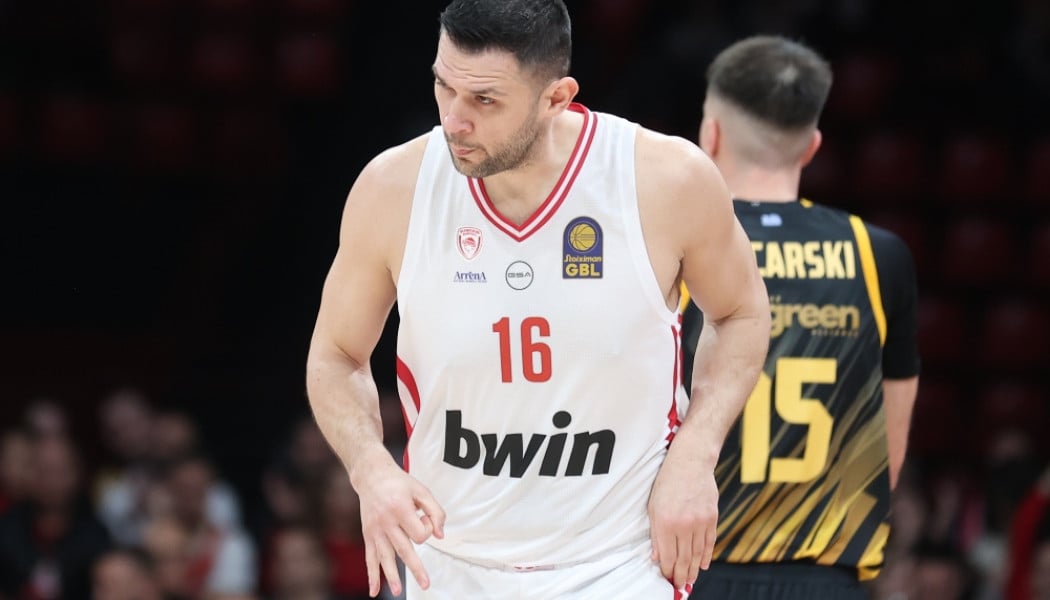 Πάλευε για την ΑΕΚ ο Σίλβα, αλλά ο Ολυμπιακός την "καθάρισε" εύκολα (Vid)