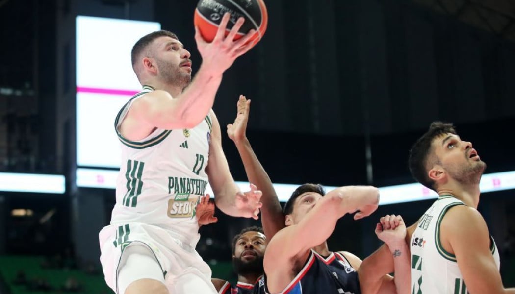 Δικό του το ρεκόρ! Ο Ρογκαβόπουλος έγραψε ιστορία με τα 12 τρίποντα (vid)