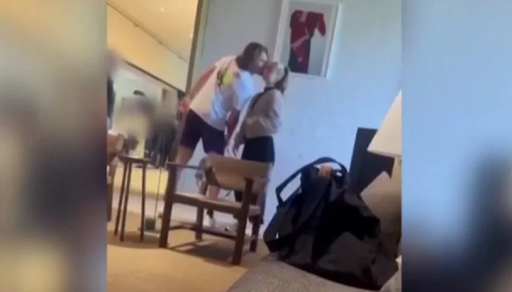 Στέφανος Τσιτσιπάς: Αυτή είναι η νέα του σύντροφος – Τα καυτά φιλιά (Vid)