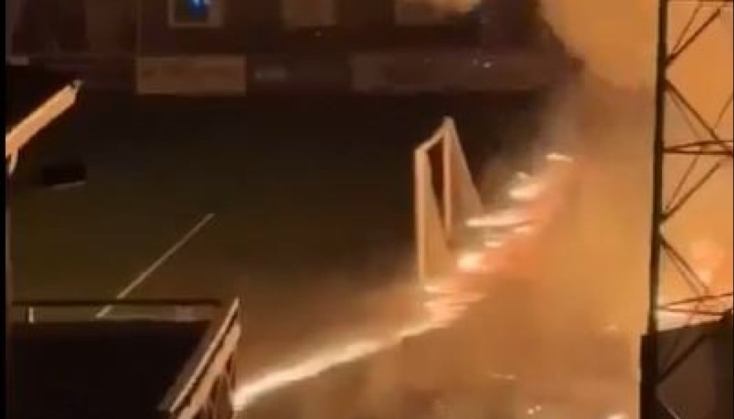 Ομάδα υποβιβάστηκε και οι οπαδοί έκαψαν το γήπεδο! (BINTEO)